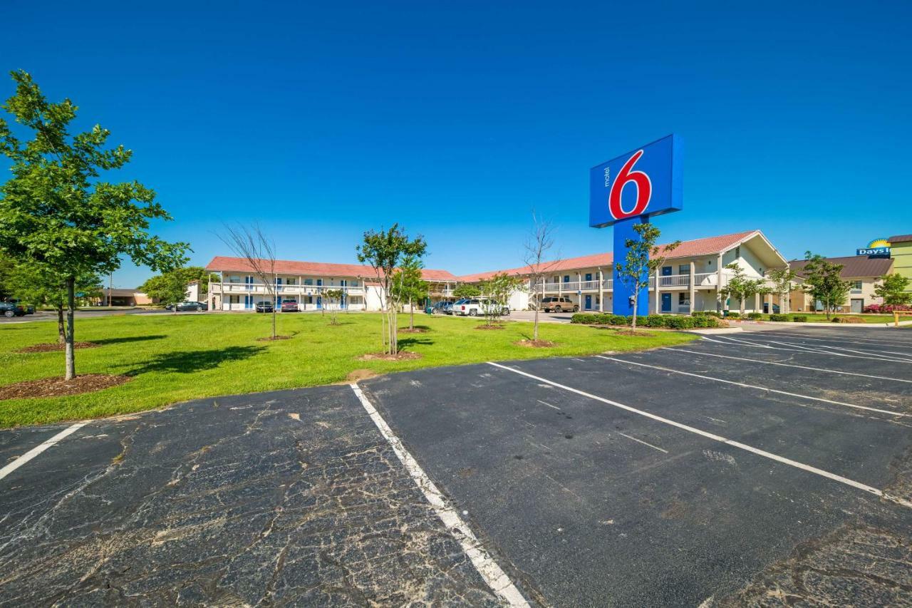 Hotel 6-dallas, Tx - 2*